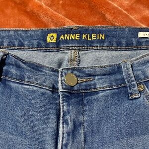 Anne Klein Women's Classic Blue Skinny Jeans